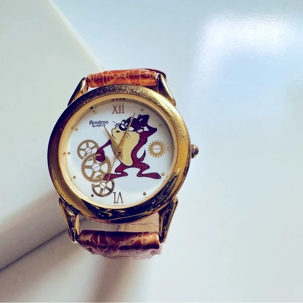 VTG Armitron Quartz Tazmanian Devil Gold Leather Watch 33.2mm 18.5mm Lug Runs